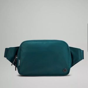 Lululemon NWT Everywhere belt bag 2L Jasper green